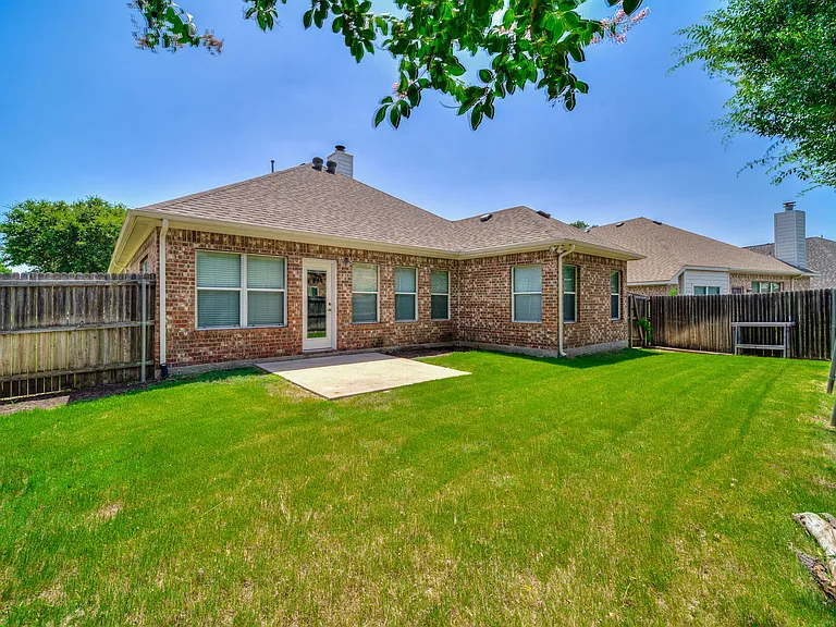 8162 Robertson Dr — Photo 33