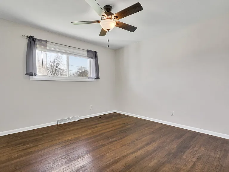Primary bedroom with ceiling fan