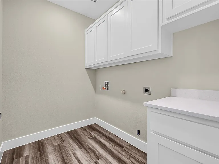 521 Saucer Dr — Photo 16