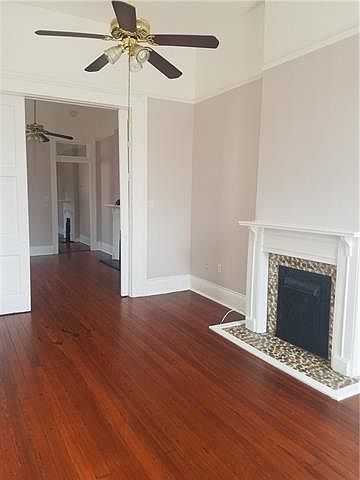 1st image of 323 S Clark St