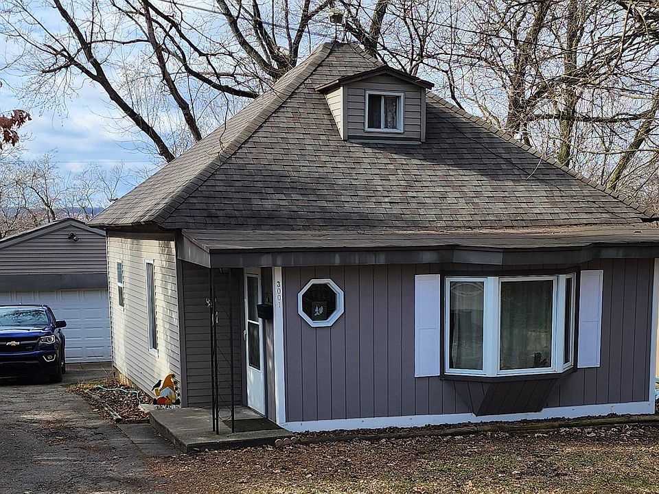 1st image of 3001 Effie Pl NE