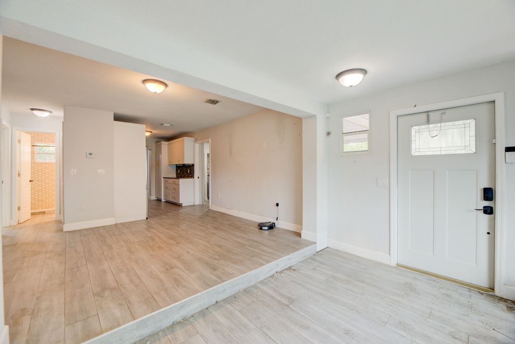 2633 NE 16TH Avenue, photo 9