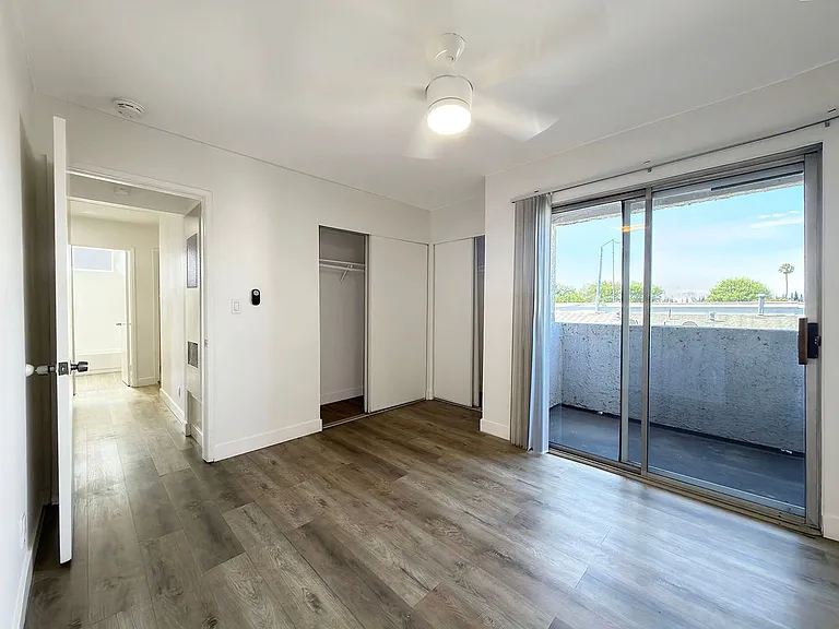 2226 Lewis Ave — Photo 9