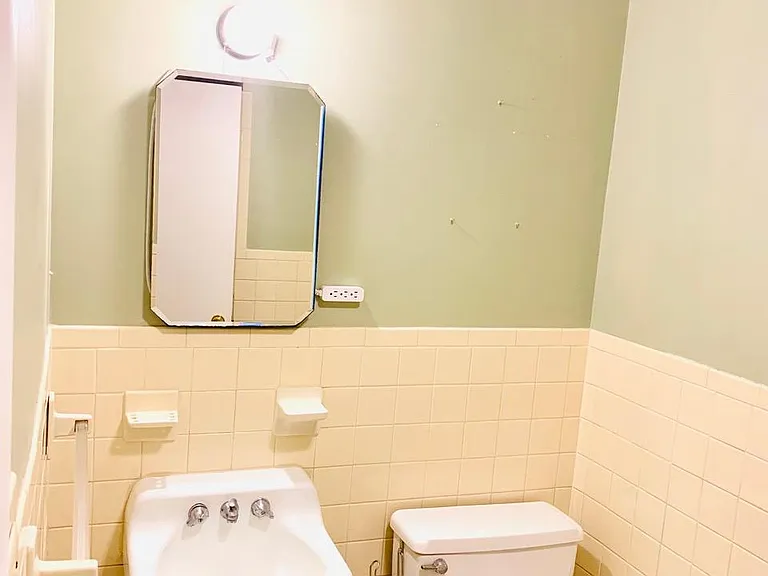 538 E Market St #2 — Photo 9