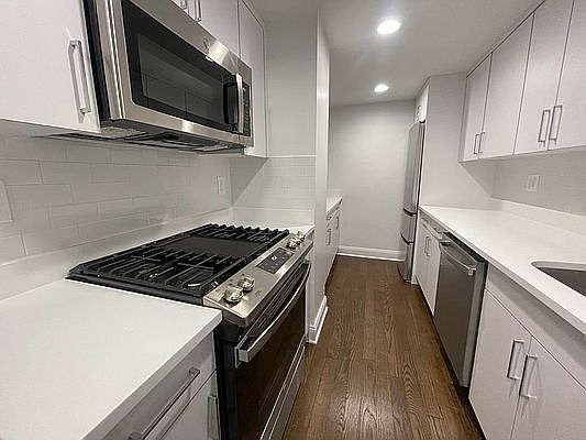 3rd image of 406 E 56th St #11C