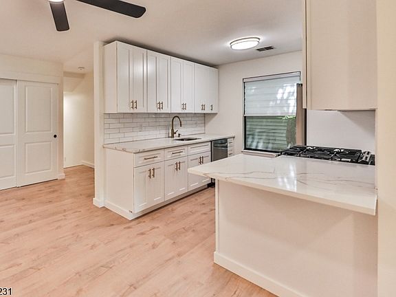 2nd image of 813 Spruce Hills Dr