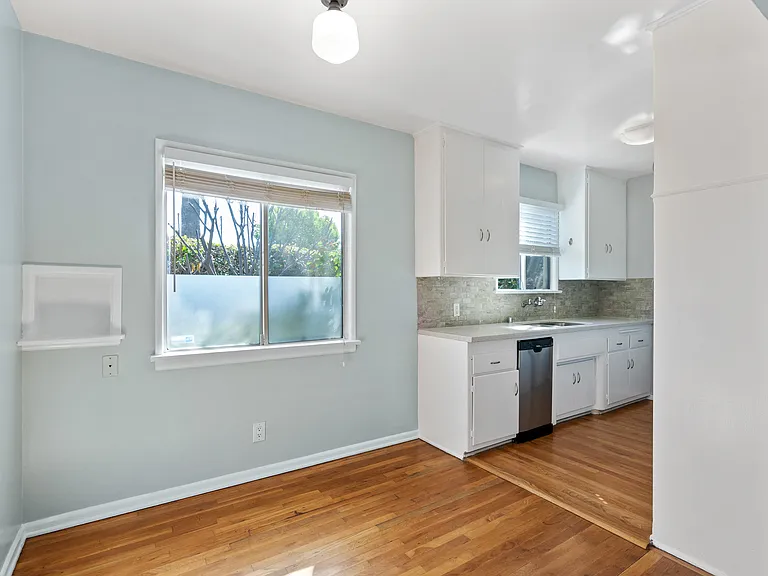 4820 Inglewood Blvd — Photo 5