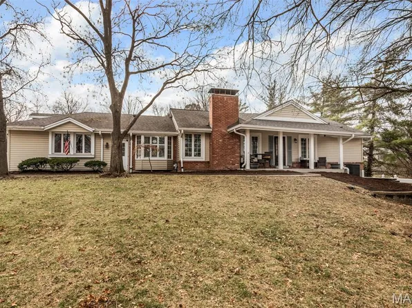 15094 Green Circle Dr, Chesterfield, MO 63017