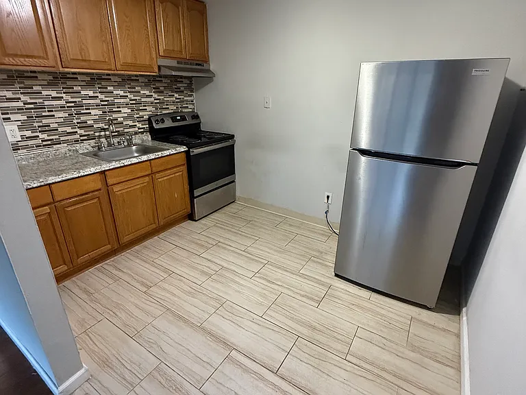 10 Highland St #4 — Photo 3