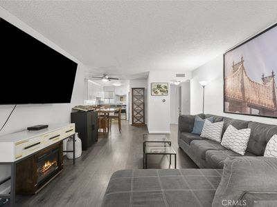 18555 Collins St APT C18, Tarzana, CA, 91356