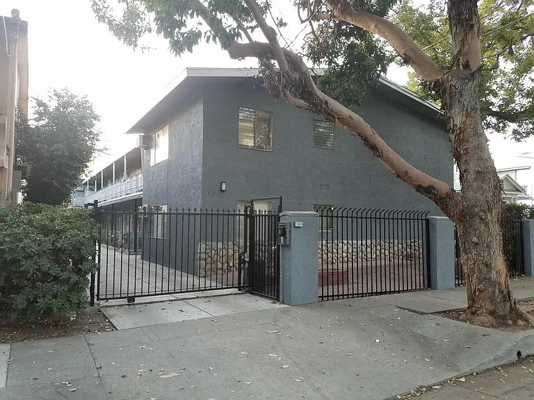 91 N Mar Vista Ave #9 — Photo 1