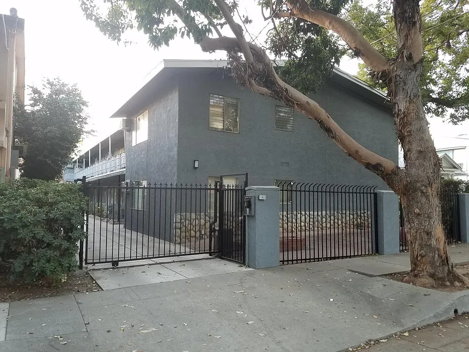 91 N Mar Vista Ave #9