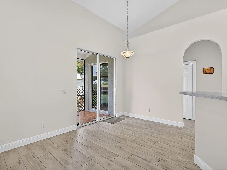 1571 SW Hunnicut Ave — Photo 14