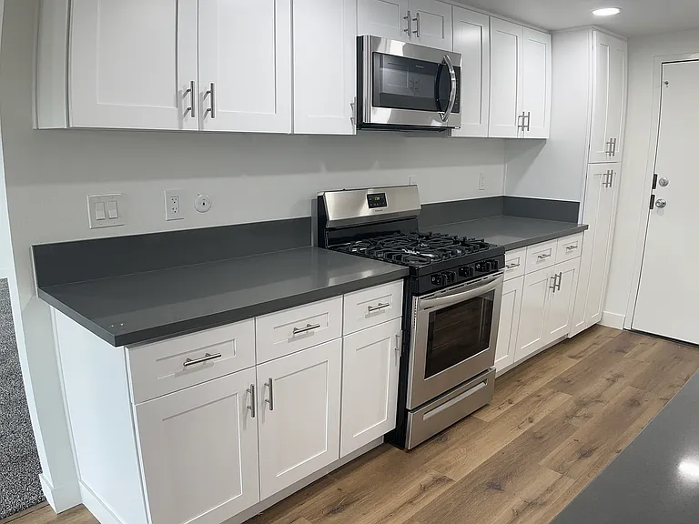 California Euclid Apartments — Photo 14