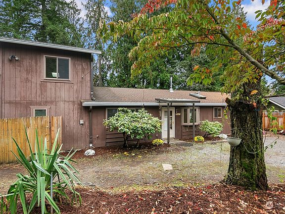 3rd image of 6055 212th Avenue NE