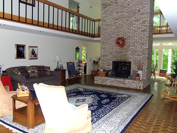 3rd image of 265 Sharon Dr