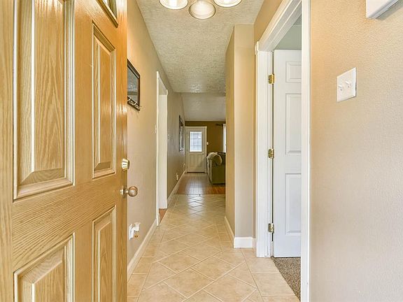 4th image of 4922 Meadow Place Dr