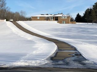 7090 N McKinley Rd, Flushing, MI 48433