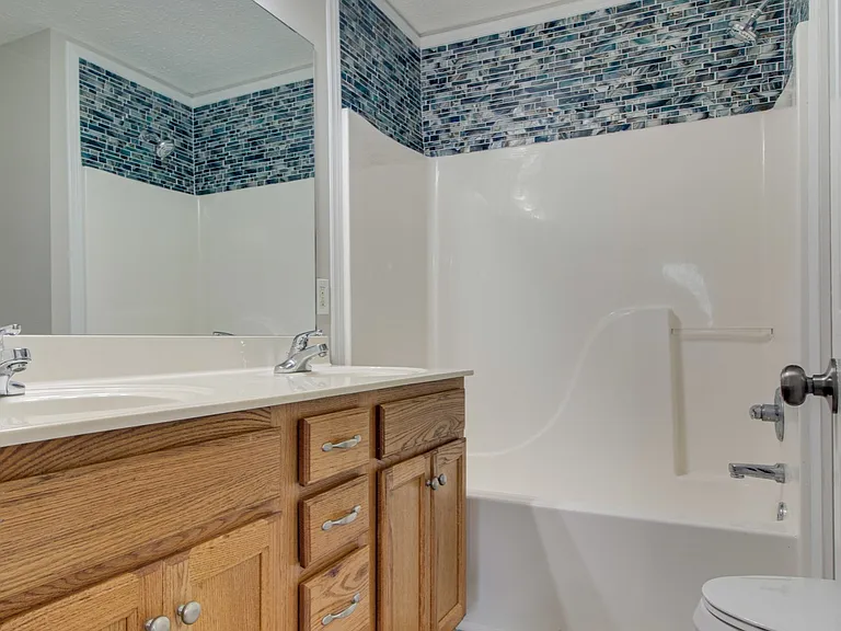 4910 Court Dr — Photo 17