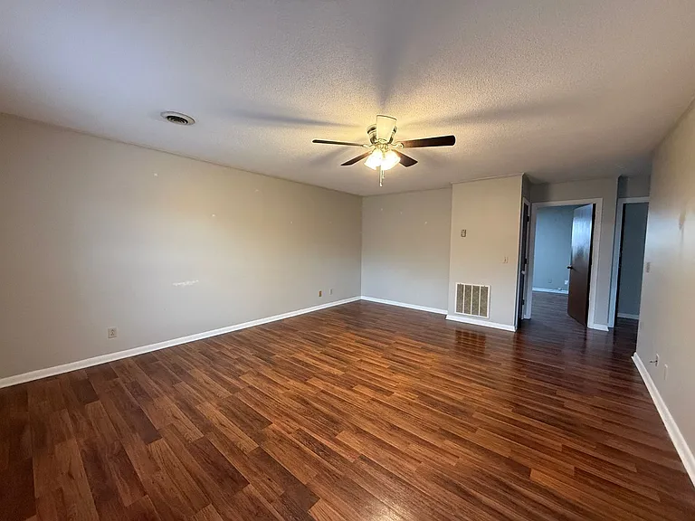 104 Skyview Dr — Photo 17