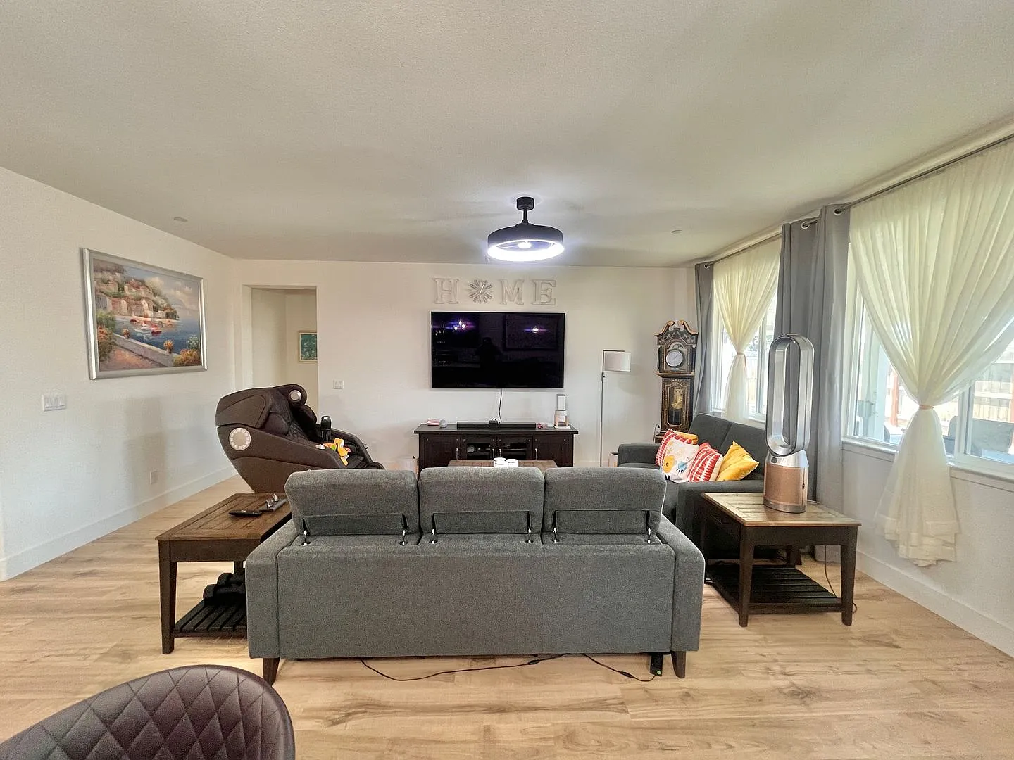 Reduced!! Beautiful 4 Bedroom, 2 Bath Home With Solar In Prime Location! — Photo 2