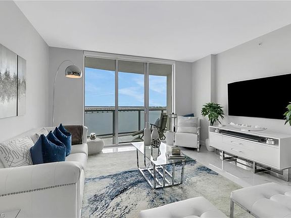 3rd image of 3000 Oasis Grand Blvd APT 1804