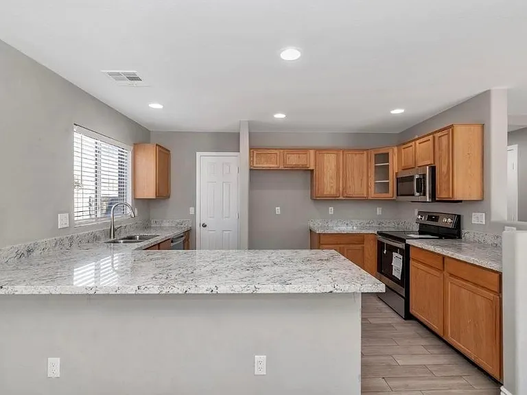 23949 W Hadley St — Photo 6