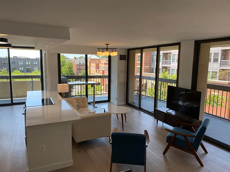 400 Madison St #403 — Photo 2