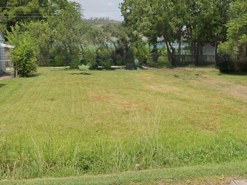 2nd image of 10022 Sierra Dr
