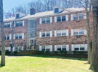 90 Farrwood Ave APT 6, North Andover, MA 01845