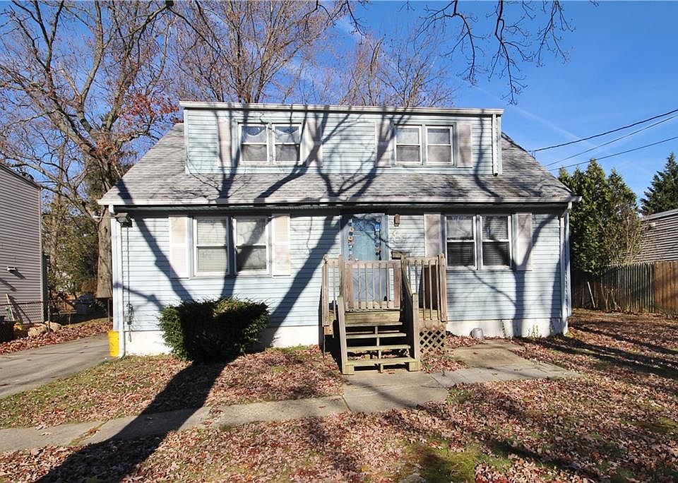 1st image of 8 Lois Ave