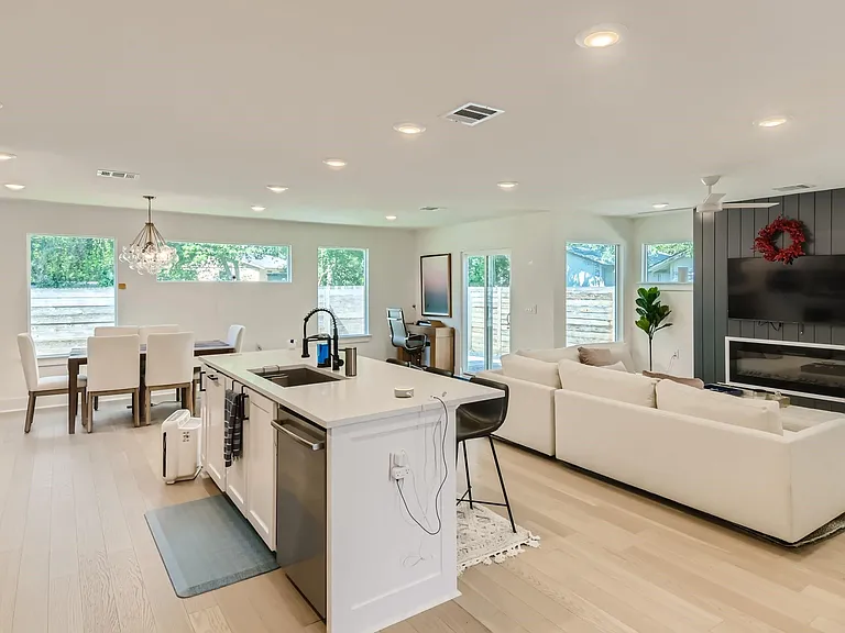 6215 Club Ter — Photo 17