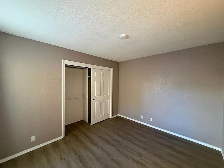 7924 Woodridge Dr NE — Photo 24