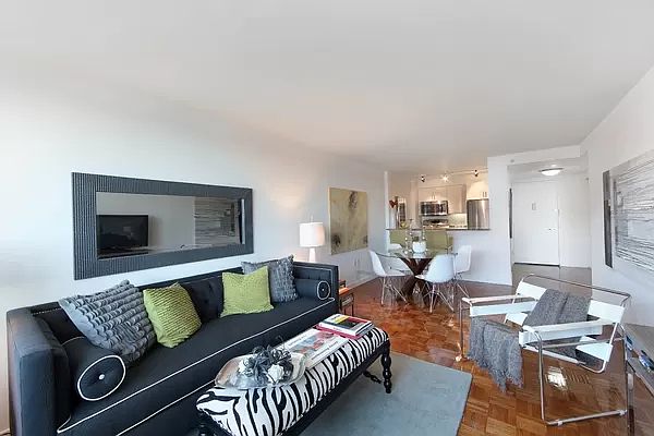 1st image of 317 W 61st St #12D