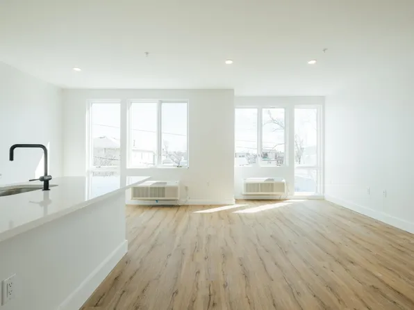 67 Martin Luther King Blvd #204, Newark, NJ 07104