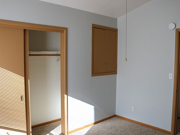 5th image of 401 4th Ave E