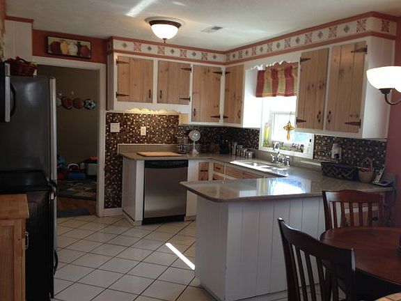 2nd image of 213 Carolyn Cir