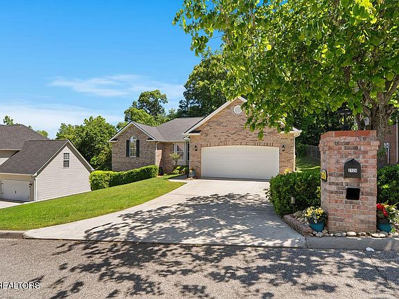 4th image of 2124 Elm Grove Ln
