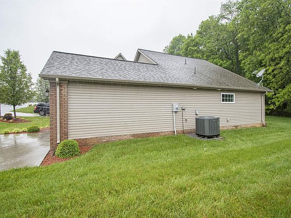 3rd image of 165 Alexa Ln
