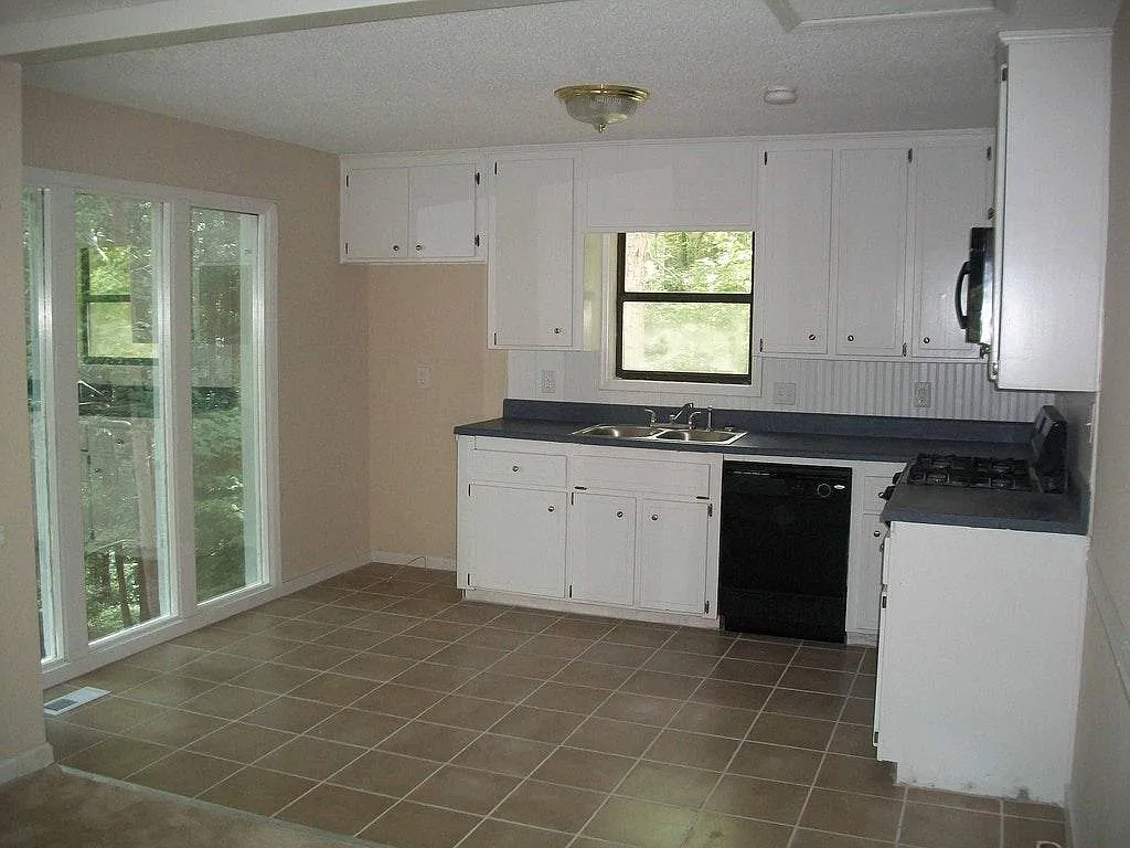 3 bed, 2362 sqft, $1,845 — Photo 4