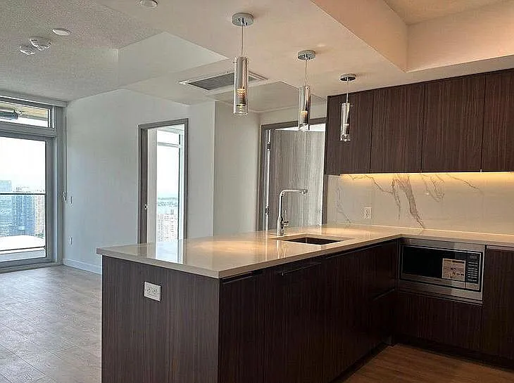 3 bed, 1000 sqft, $4,500 — Photo 4