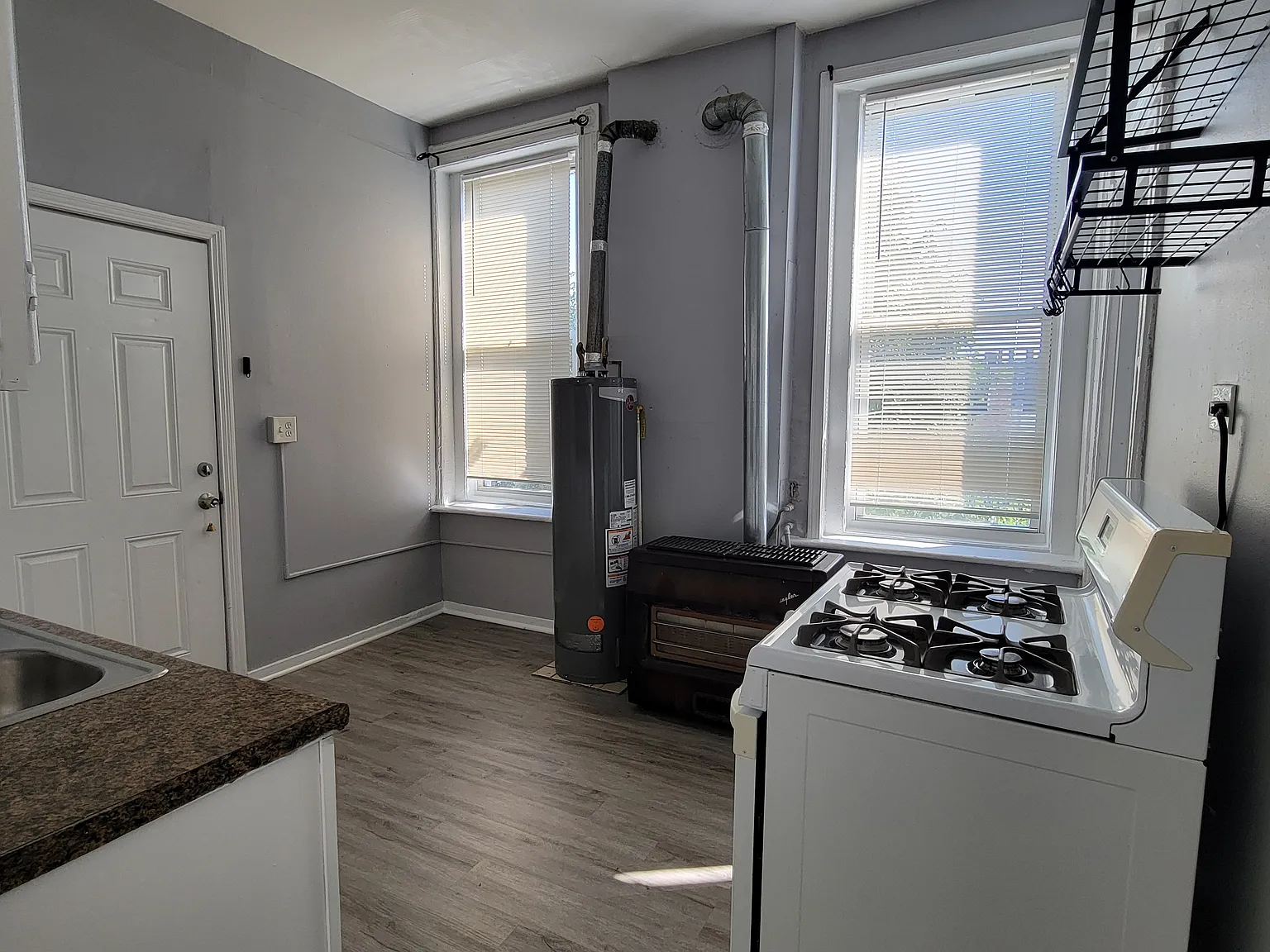 1 bed, 600 sqft, $1,300 — Photo 3