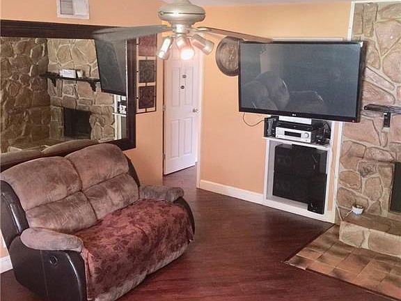 3rd image of 2552 Collingwood Dr