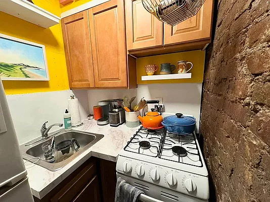 Rented by J PRESTON AND ASSOCIATES INC | media 17