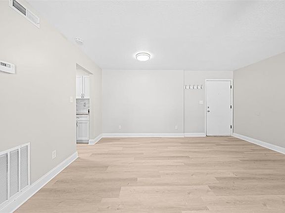 5th image of 3545 SABLE PALM LANE #B