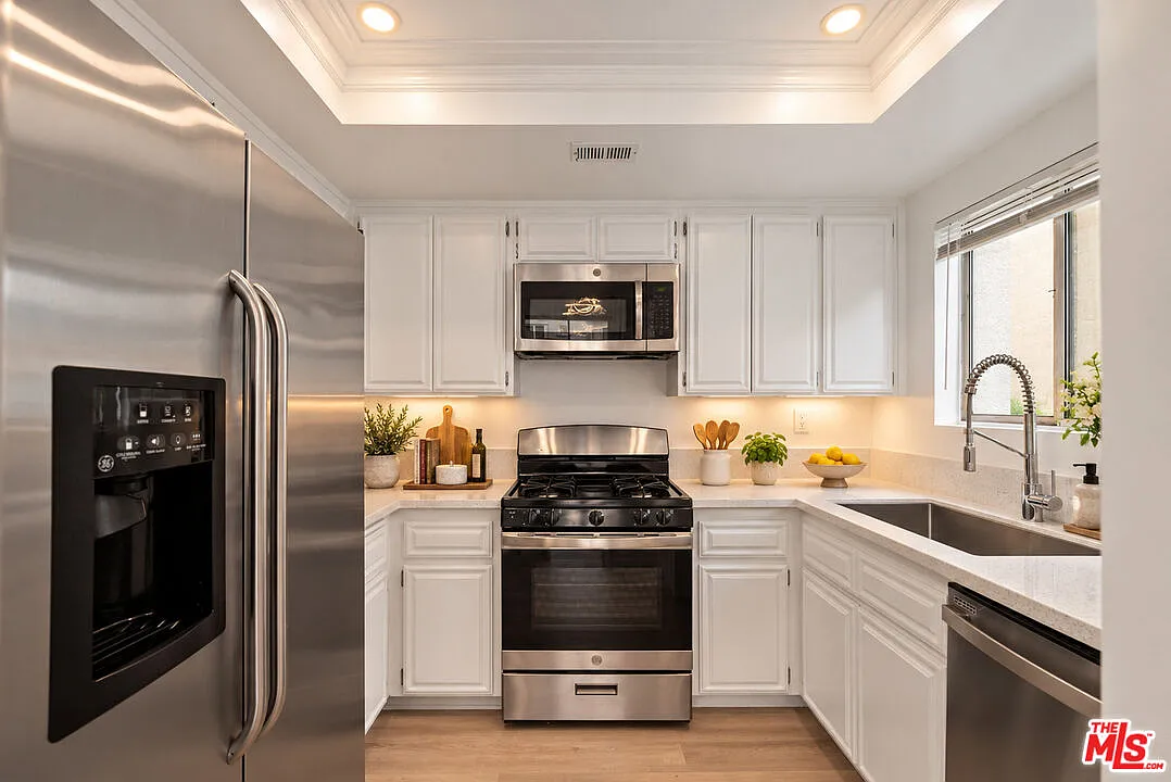 2 bed, 2.0 bath, $3,795 — Photo 3