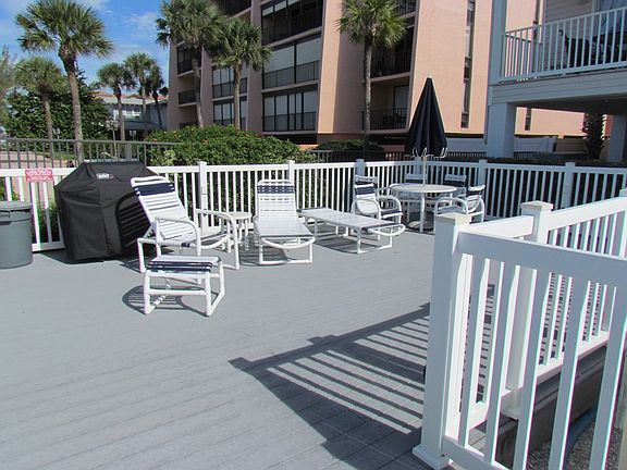 Sundeck complete with Gas Grill