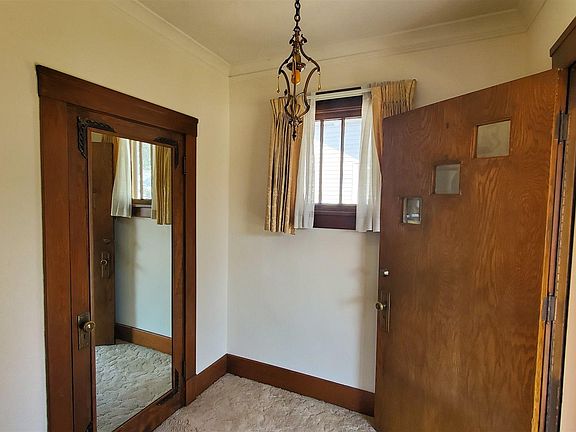 2nd image of 1929 W Ayres Ave