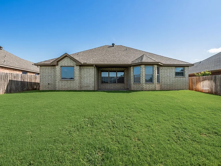 1037 Inverness Dr — Photo 17
