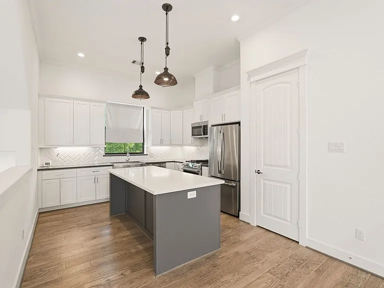 1723 W 14th St #B — Photo 13